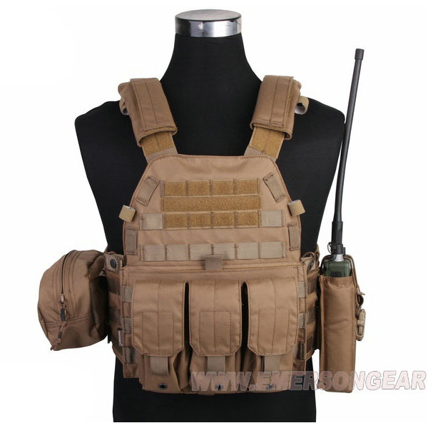Emerson - LBT6094A style Plate Carrier w 3 pouches - Coyote Brown Emerson - LBT6094A style Plate Carrier w 3 pouches - Coyote Brown